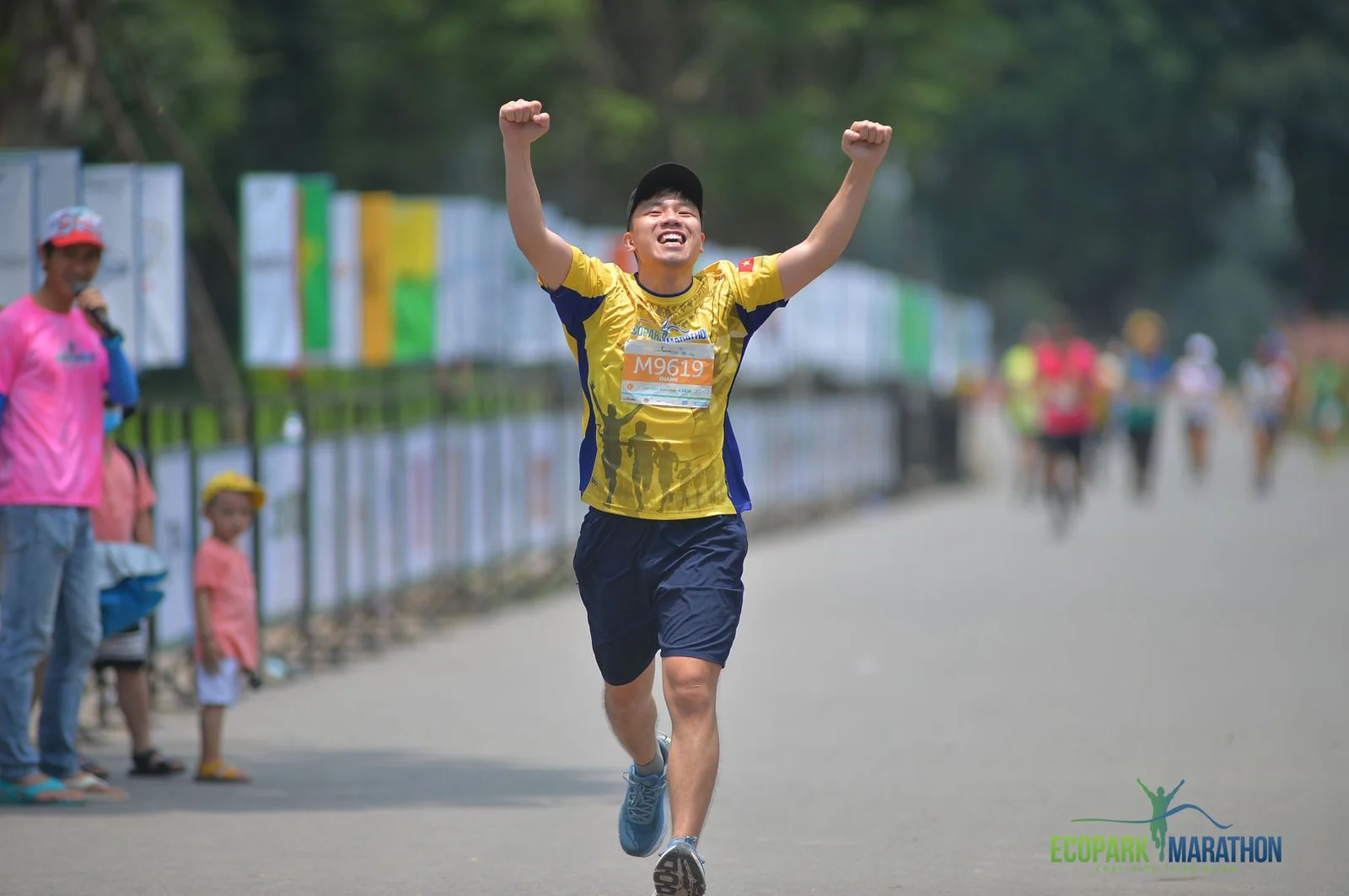 Đào Tấn Thành về đích giải chạy marathon 42km